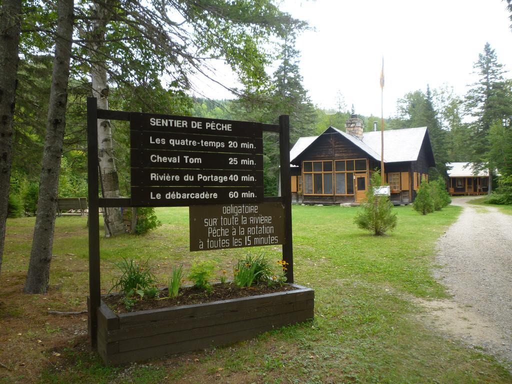 Вілла Riviere Petit Saguenay Екстер'єр фото