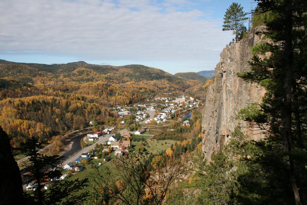 Вілла Riviere Petit Saguenay Екстер'єр фото